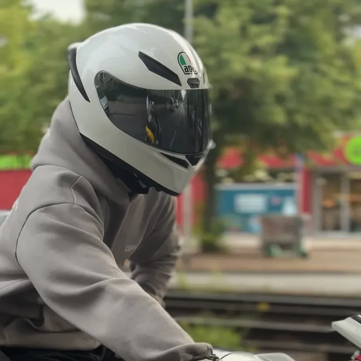 @guywithagv