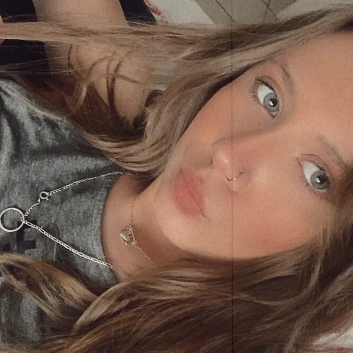 chloe_anng