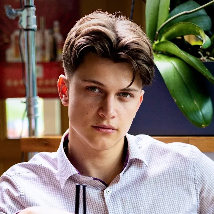 simon_lux