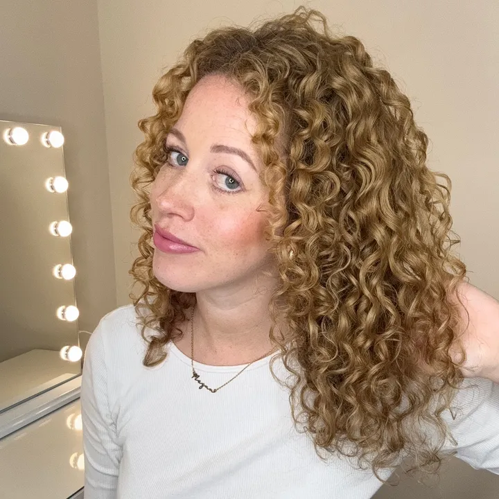 @beautyandcurlsbymeg