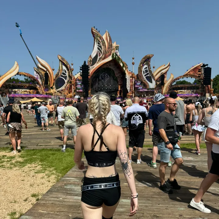 emily_bgr222