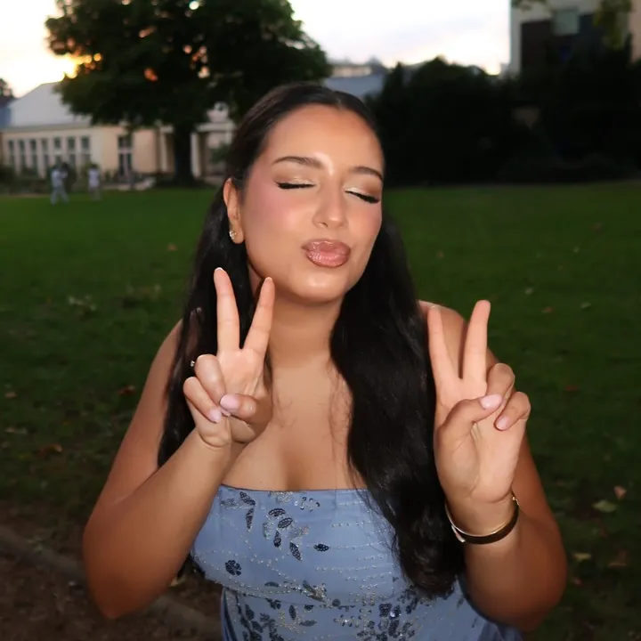 @farahmoum