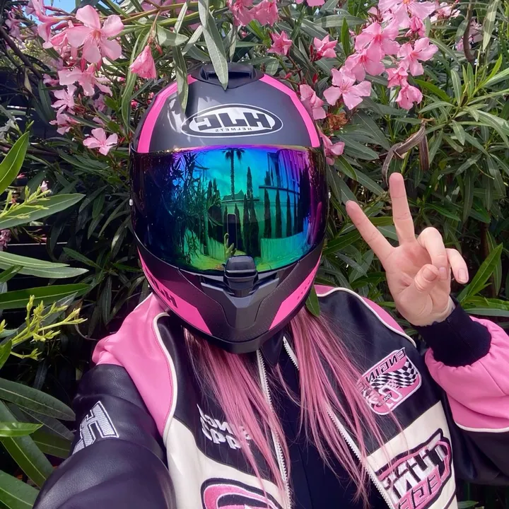 pink_redbull_girl