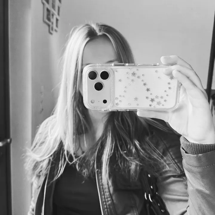 @laurajirachi