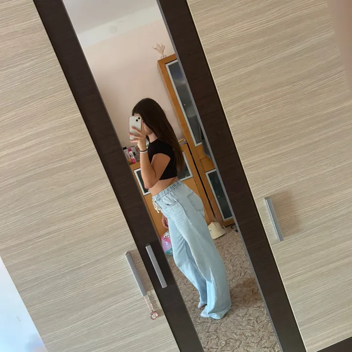 @dzsesszi459