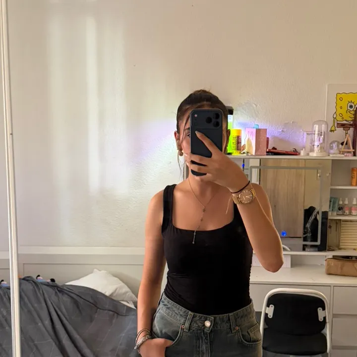 eysn44