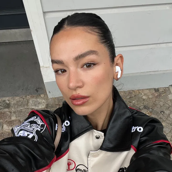 @amandaazoitei