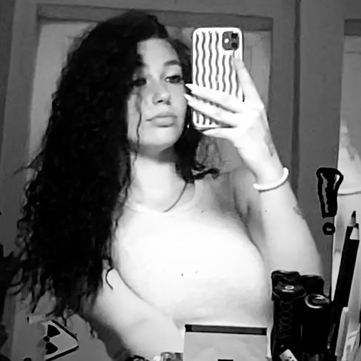 @_.karolinkqq