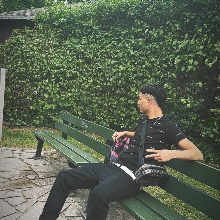 le1s_off1cial