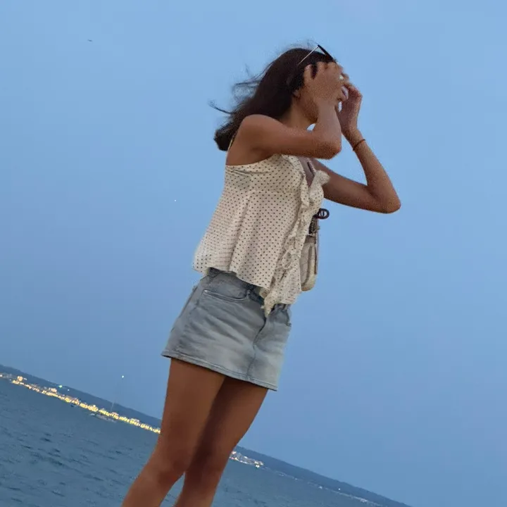 lara_halla