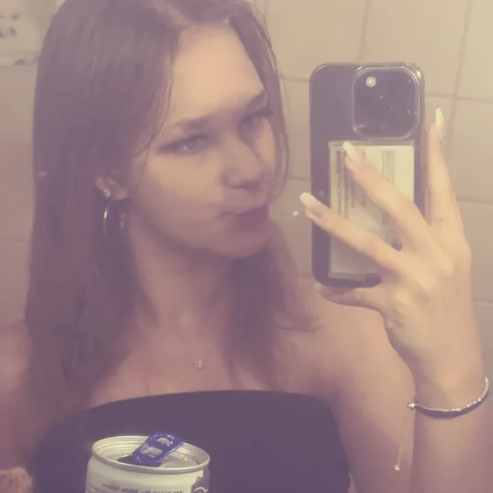 emma_maaybeeee