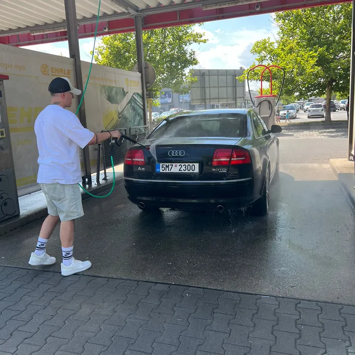 @lukasvalerian