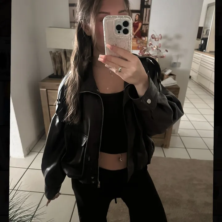 @anitamrz_