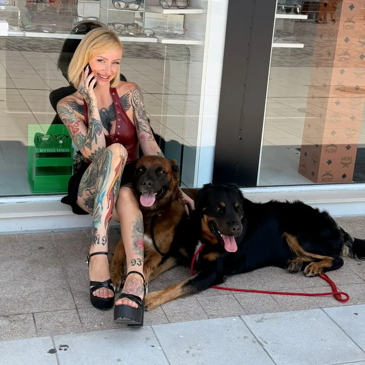 @inkeddogmom_