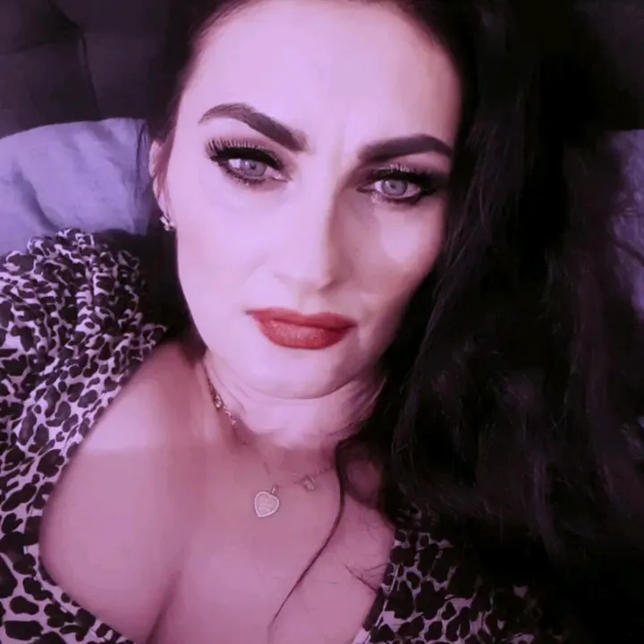 @danadaniela248