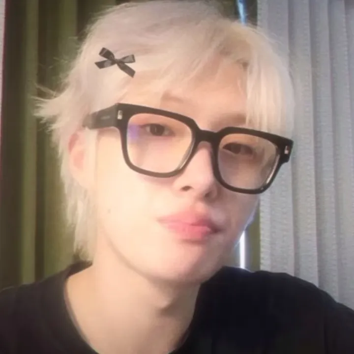 @kpop_stan_821