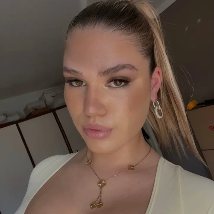 @sarahtzx