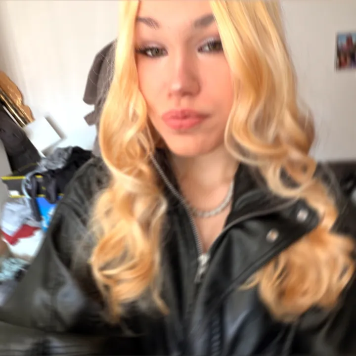 vibewithmariella