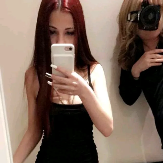 zezeonameetbitch