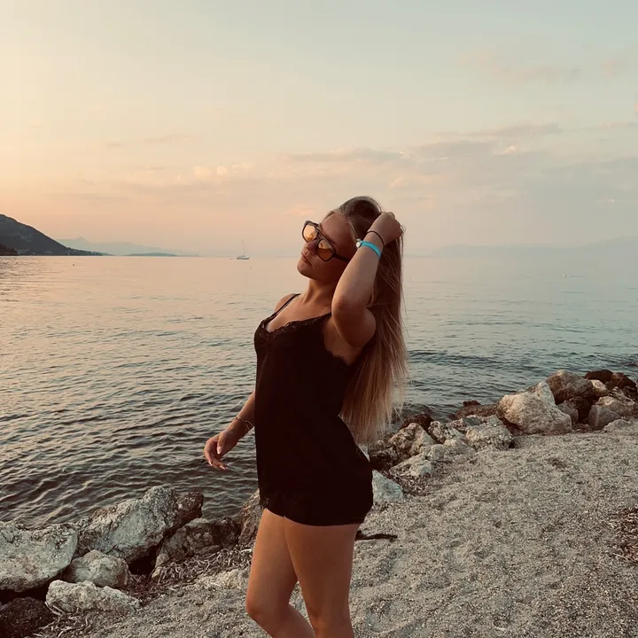 @slrlara