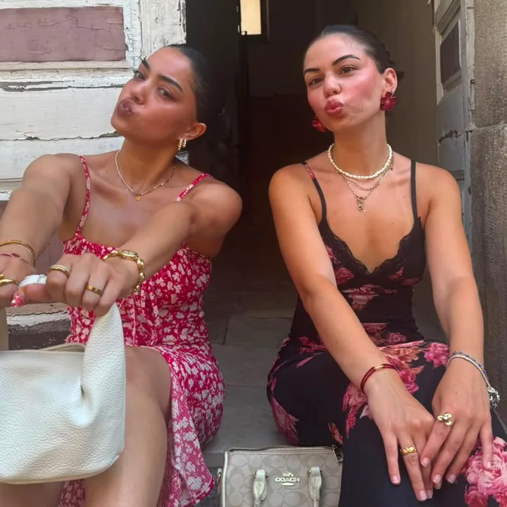 @lindaxlaura