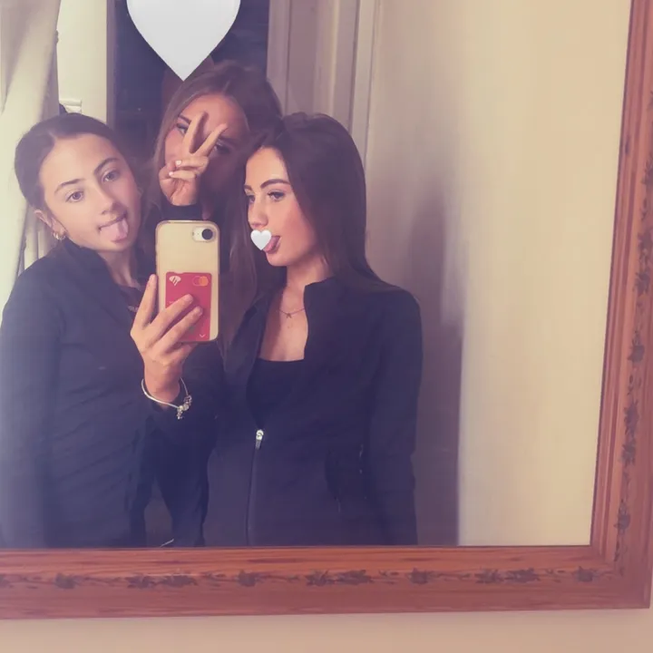 amelia_pollardx