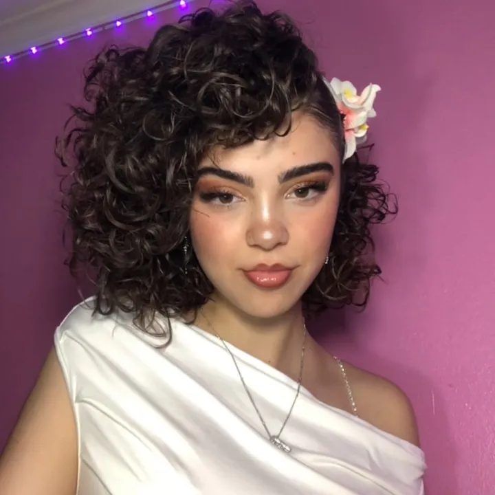 @_queli_