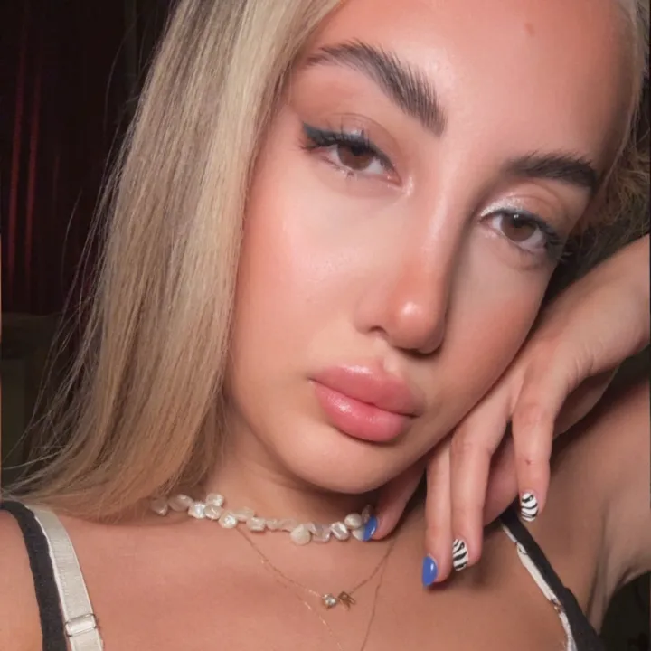 glowyroxy