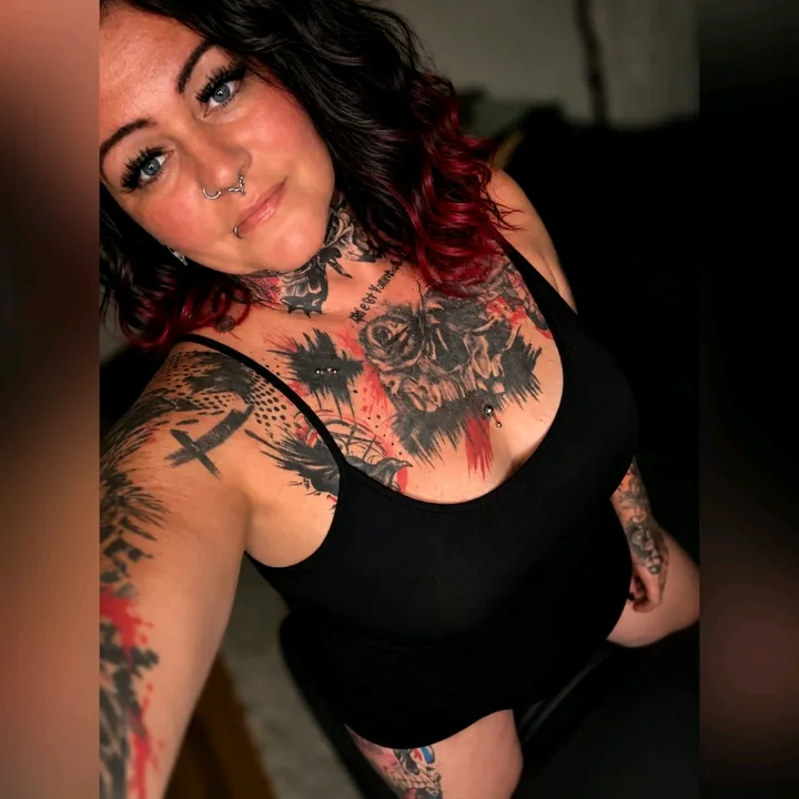 @curvyinkqueen