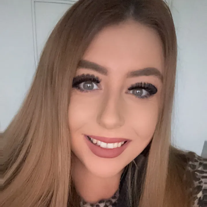antonia.hannah.28