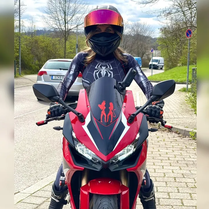 zi_cherry_moto