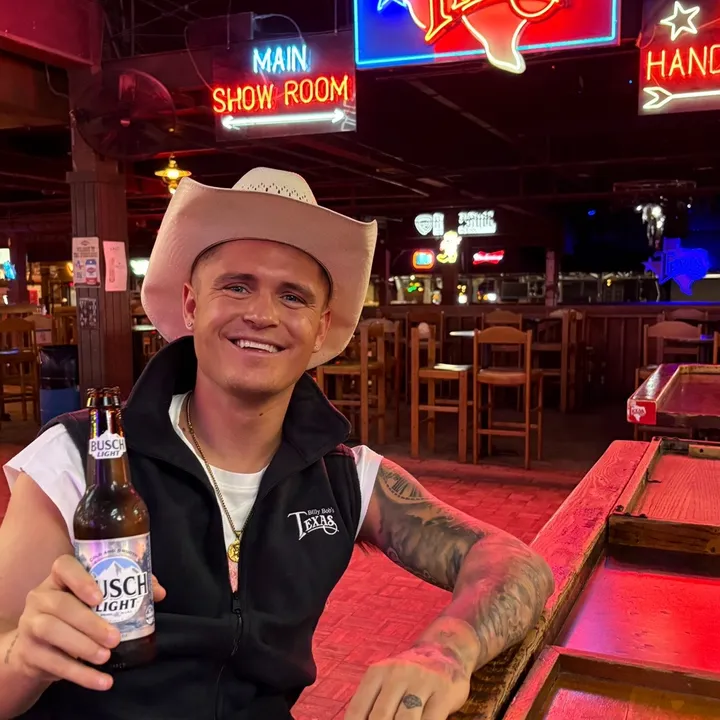 @keepingitcountry_