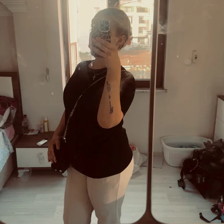 28._larissa