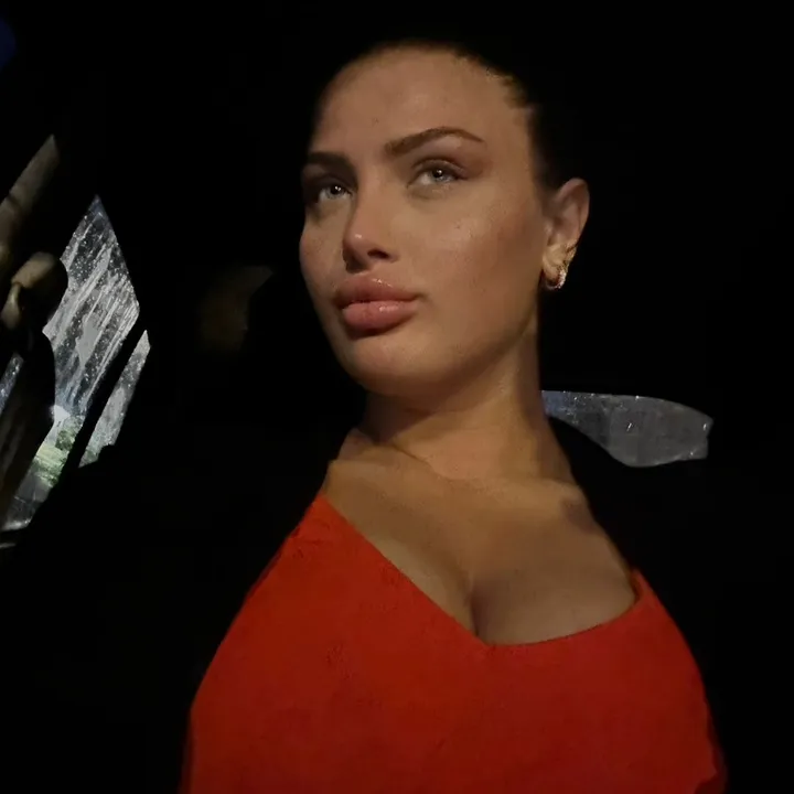 anna__amira