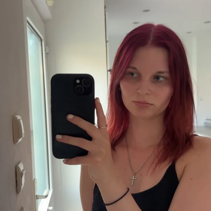 @mellikelly