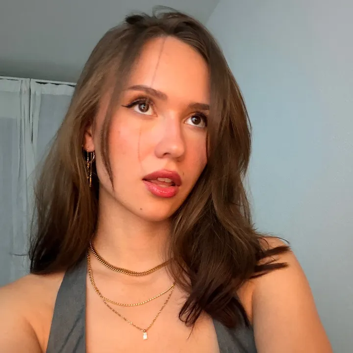 @caroflyyy