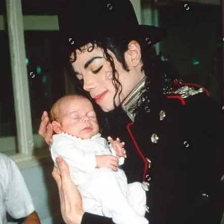 .moonwalker.queen