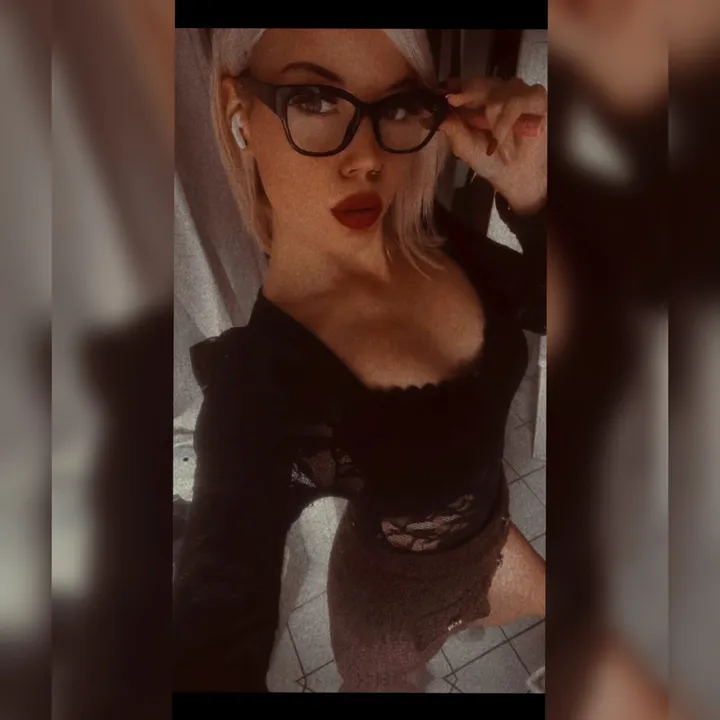 @blondie.24_