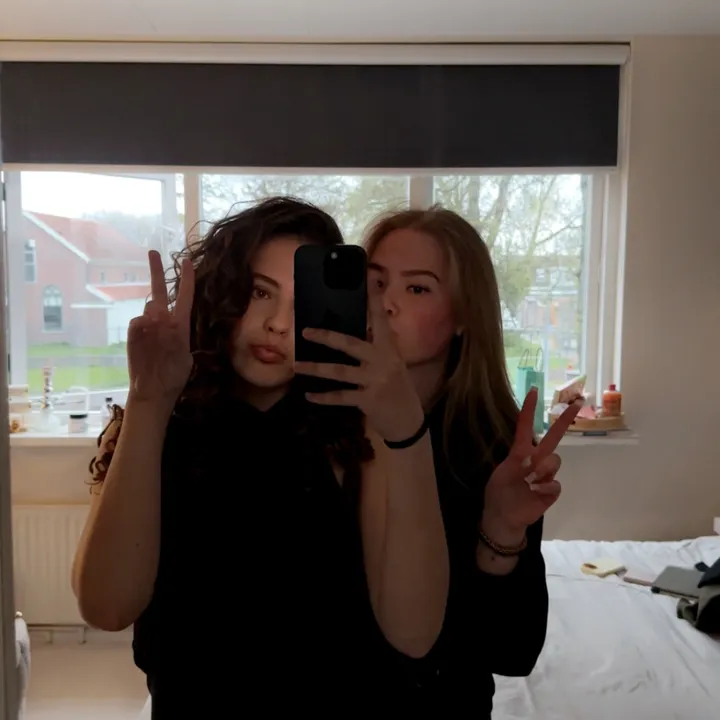 lizz.2103x