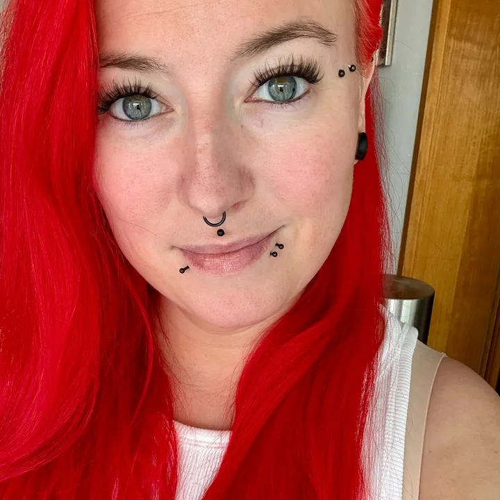 _.ladyinred.__