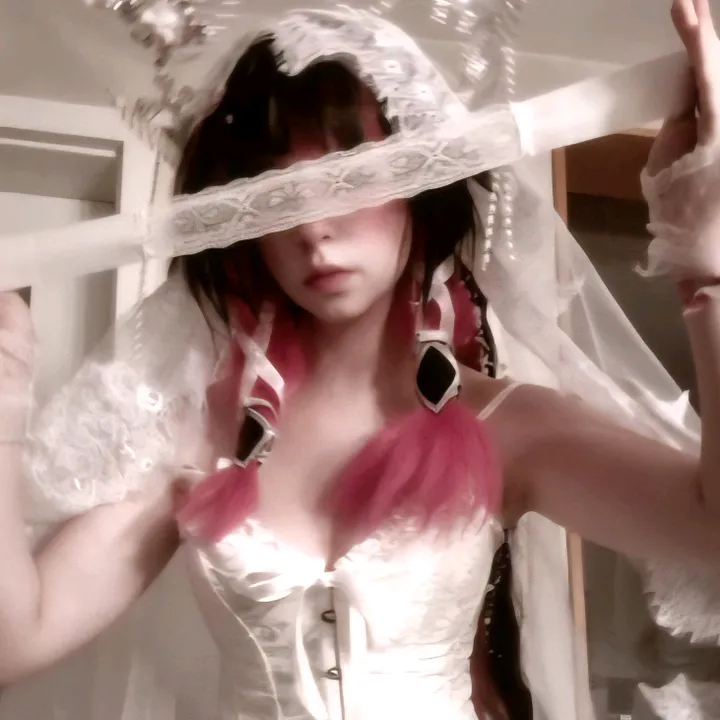lainie.cos