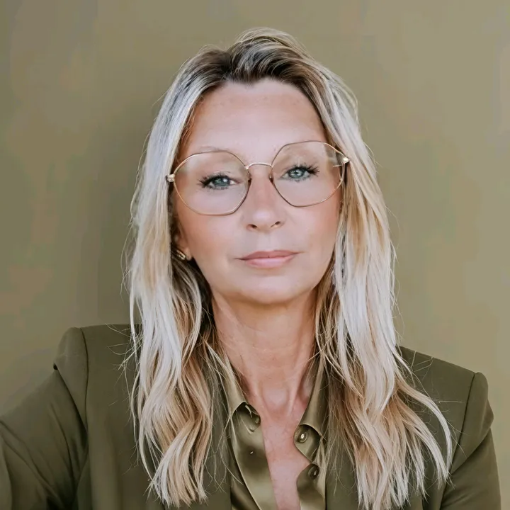 @anndebrabander