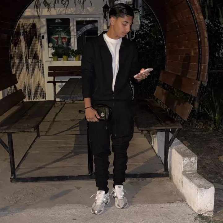 @twizzy.blanc0