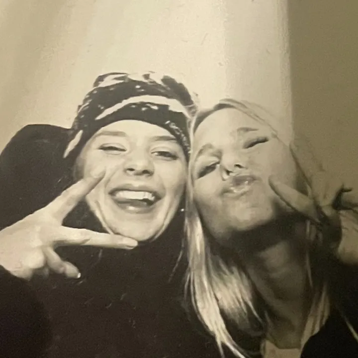 @.charlotte.nele