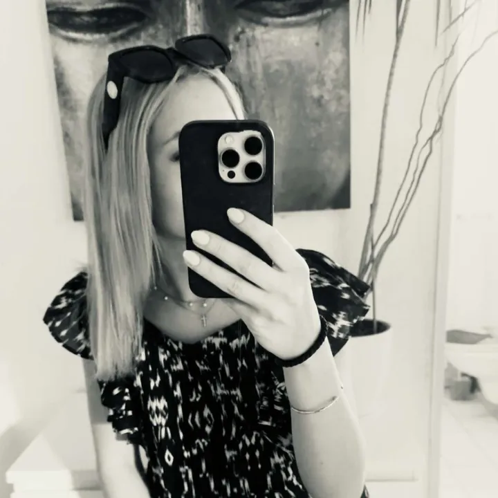 lara_15l