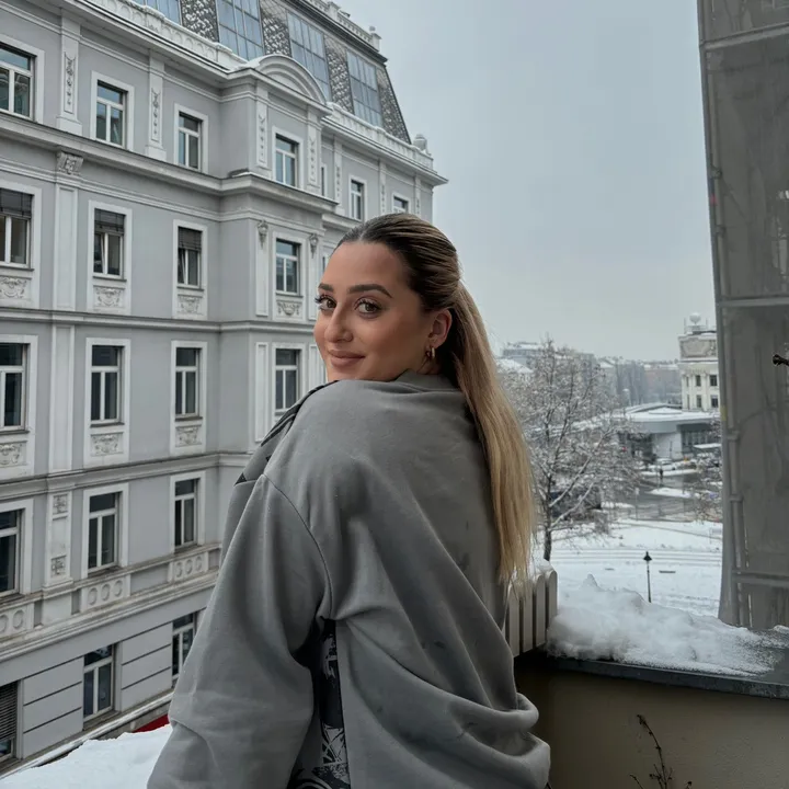 sara_curepic