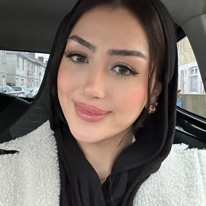 @modestlystrong