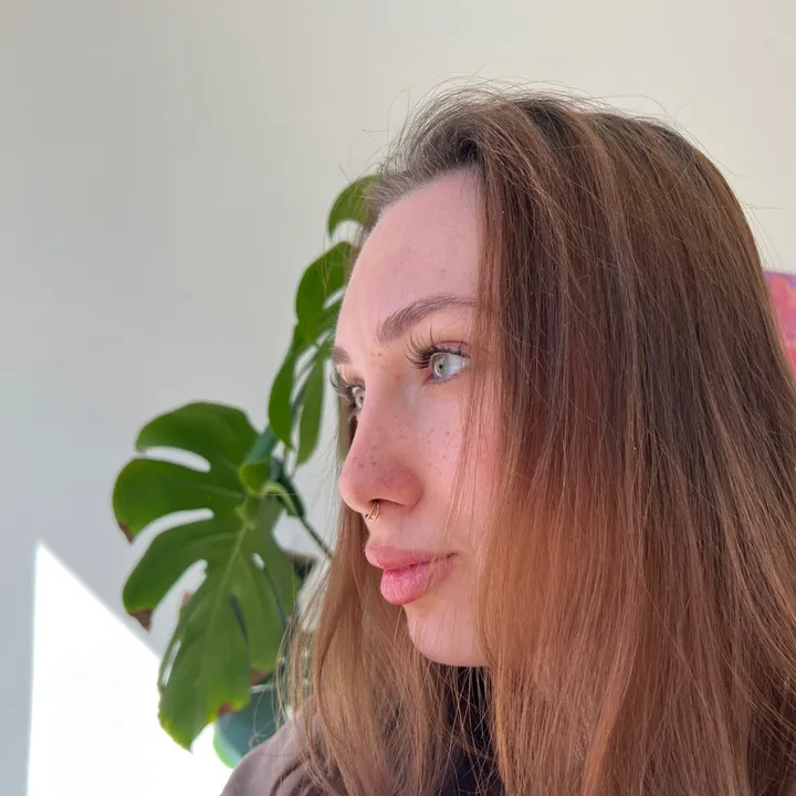 @inavivienne