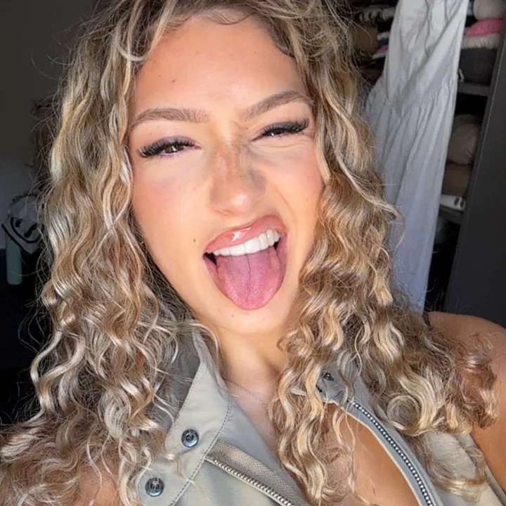 sheismele