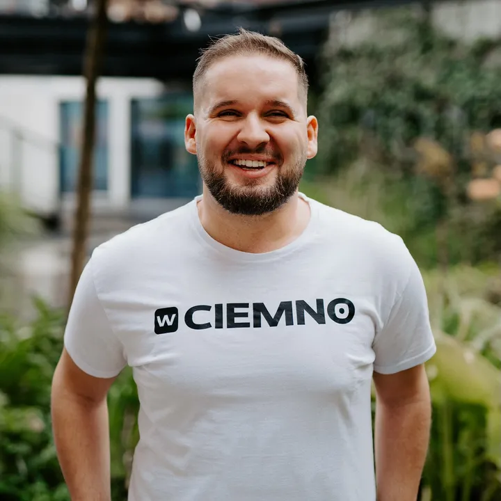 w_ciemno